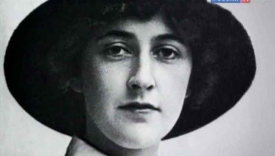 BBC:   XX .   / Extraordinary Women. Agatha Christie (2011) SATRip