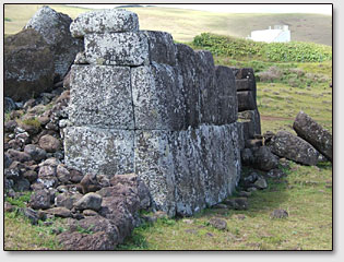     (Ahu Vinapu)   .  .