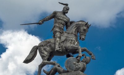 Под Белгородом установили памятник князю Святославу