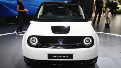 Honda e: симпатичный электрический городской автомобиль