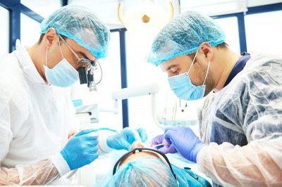 3 этапа имплантации зубов
