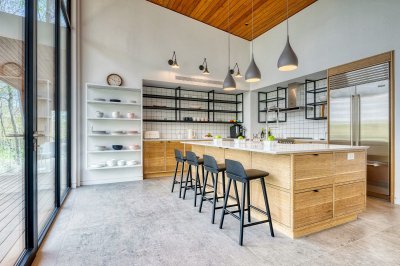 13 просторных и функциональных идей открытой кухни