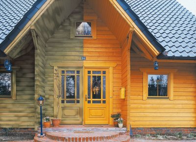 7 преимуществ покраски фасада деревянного дома