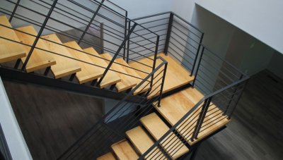 Металлические перила и ограждения для лестниц в интерьере: Элегантность и безопасность в одном