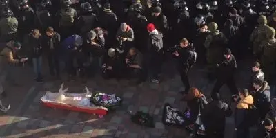 Свинья в гробу под Верховной Радой