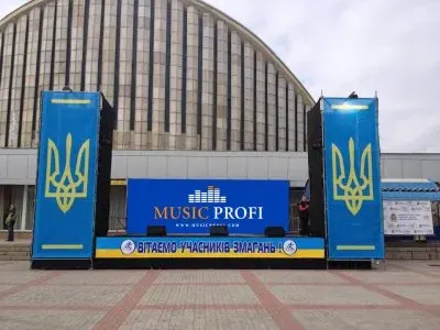 Где взять уличную сцену в аренду