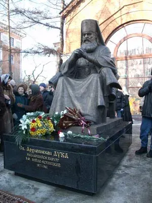 Войно-Ясенецкий: две грани одной судьбы