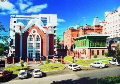 В Хабаровске забросали бутылками с зажигательной смесью синагогу В Хабаровске забросали бутылками с зажигательной смесью синагогу
