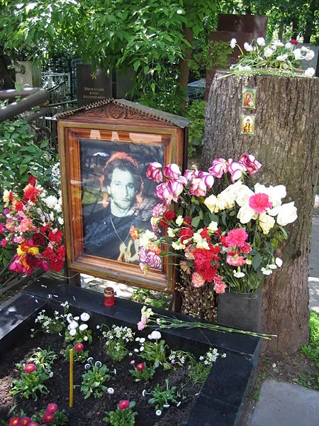 6 октября 1991 года перед выступлением на концерте в Ленинграде убит певец-патриот Игорь Владимирович Тальков. 6 октября 1991 года перед выступлением на концерте в Ленинграде убит певец-патриот Игорь Владимирович Тальков.