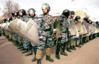 ОМОН готовится навести порядок в Калининграде ОМОН готовится навести порядок в Калининграде