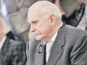 Никита Михалков отказался от мигалки Никита Михалков отказался от мигалки