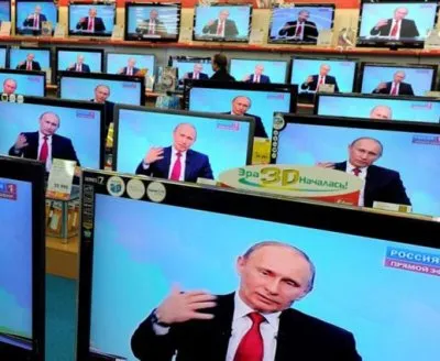 Россия спит. И чавкает во сне
