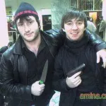 Люди в масках разгромили киоск с шаурмой, а затем избили студентов-иностранцев. Люди в масках разгромили киоск с шаурмой, а затем избили студентов-иностранцев.