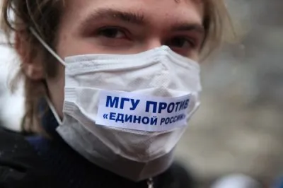 На день рождения Ломоносова - студентов МГУ хватают прямо на территории университета