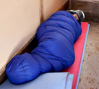 Заполярье, ледяное море (- 1,5°), две белухи и… девушка