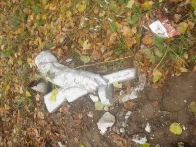 Уничтожение 12.10.2012 в г.Нелидово памятника героически павших бойцов Советской Армии