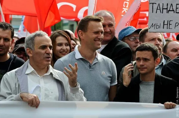 Сколько стоит ретвит Навального?