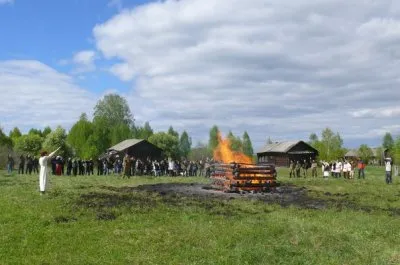 Душа – Солнцу, Прах – Земле!