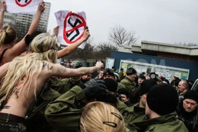 Награда нашла героя. Главного идеолога голых феменисток избили в Киеве