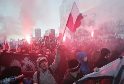 На «Польском марше» сожгли флаги Евросоюза