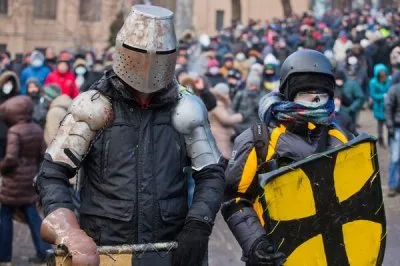 Вор Ханукович нанимает гопников для борьбы с восставшим народом на Украине