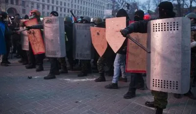 Вор Ханукович нанимает гопников для борьбы с восставшим народом на Украине