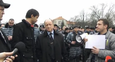 "Беркут" переходит на сторону протестующих на западе Украины