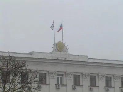 Над зданием кабмина в Симферополе поднят флаг России