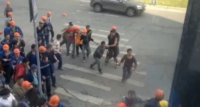 Таджики и узбеки устроили средневековые бои на молотках в Москве