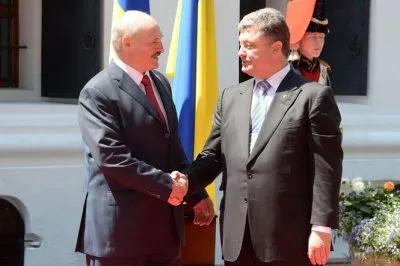 Лукашенко обещает обеспечить украинскую армию нефтепродуктами из России
