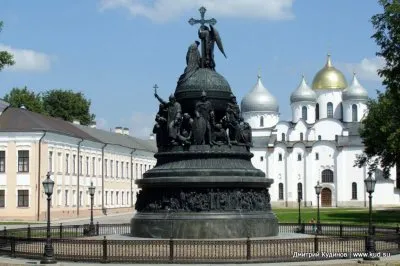 Как на Украине памятники Ленина на зло русским сносят