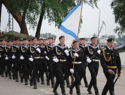 Морские пехотинцы исполняют песню Русь в Севастополе