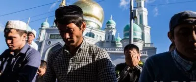 Москва евразийская: более 200 тысяч мусульман вышли на праздник Ураза-байрам