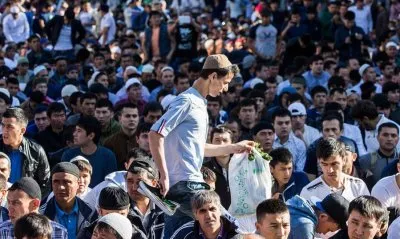 Москва евразийская: более 200 тысяч мусульман вышли на праздник Ураза-байрам
