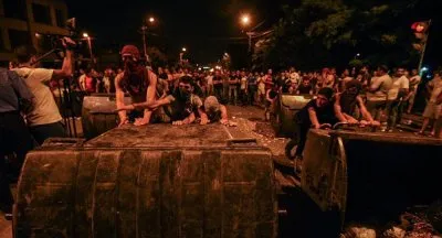 Армения майданная: массовые протесты против властей и столкновения с полицией 