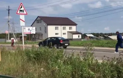 Кавказец днём у всех на глазах зарезал мужчину