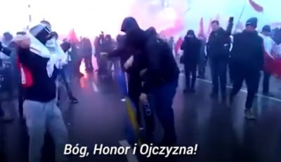 На Польском марше сожгли флаг Украины