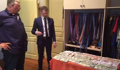 Путин своих контрабандистов не сдаёт: с бывшего главы таможни сняли обвинения в коррупции