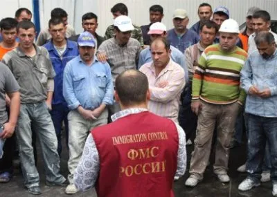 Большинство граждан России против упрощения получения гражданства для мигрантов