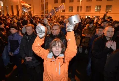 Испуганный советский дармоед Лукашенко отчаянно бегает в поисках помощи и защиты
