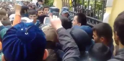 Мусульмане попытались напасть на ОМОН в Москве, но испугались русского мата и отступили