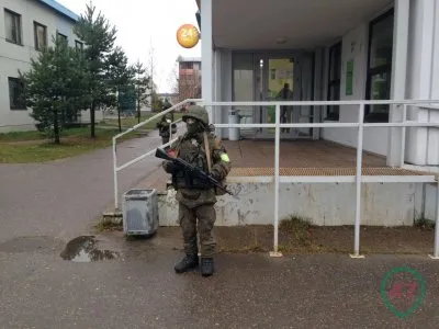 Военные автоматчики против комунальщиков
