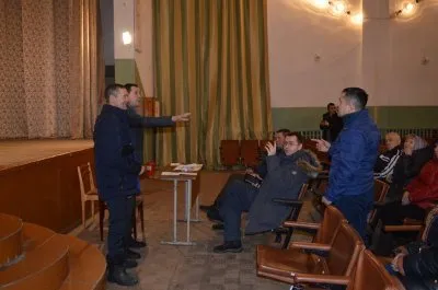 Пенсионеров оштрафовали за митинг на лавочке