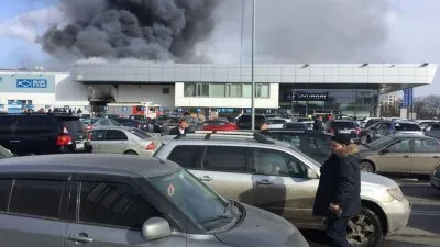 В Питере загорелся автосалон