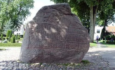 Рунные камни в деревне Еллинг, Дания