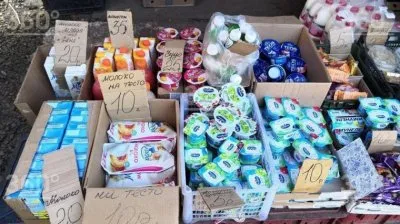 В Красноярске люди покупают просроченные продукты