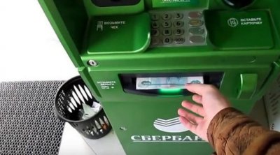 В России начнут контролировать снятие наличных с карт иностранных банков