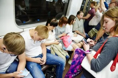 ВЗРОСЛЫЕ ДЕТКИ С ЛЮБИМОЙ ГАДЖЕТКОЙ