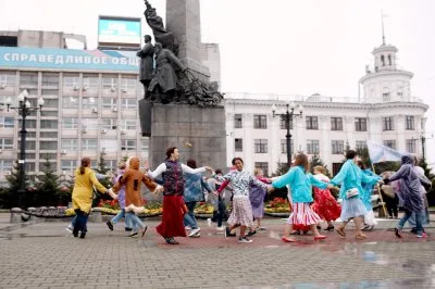Ненастный четверг с хороводным сюрпризом