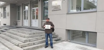 Люди в России выходят на пикеты против антисемейных законов, Госдума призывает стучать на родителей